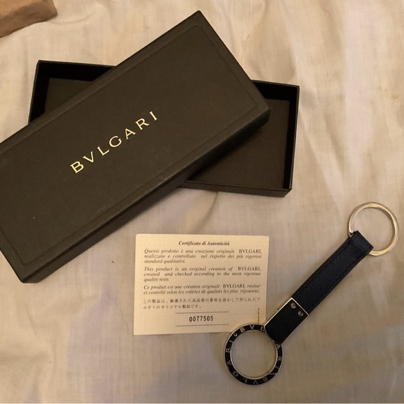 Authentic BVLGARI Navy Leather Key Ring – Box & Certificate of Authenticity - Picture 7 of 9